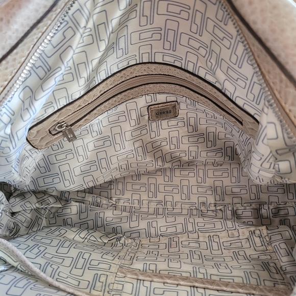 Guess Handbag - Picture 3 of 5
